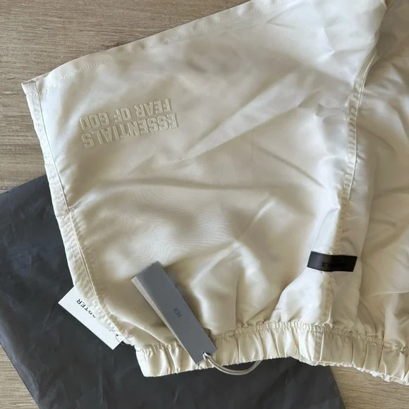 Essentials XL - Picture 3 of 6